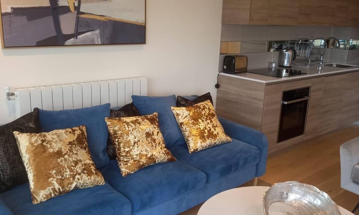 Stonebridge Apartment | Charming 1-Bedroom Apartment with City View in Central London