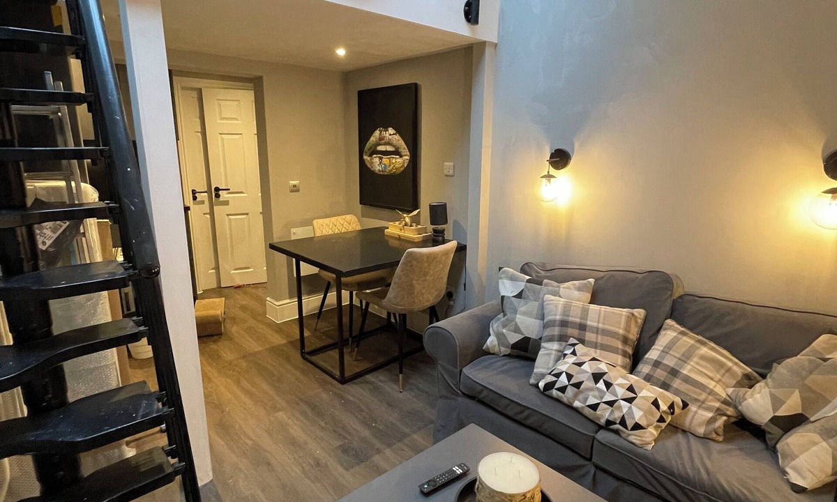 Northern Quarter Apartment | Charming 1-bedroom duplex apartment in Manchester with WiFi