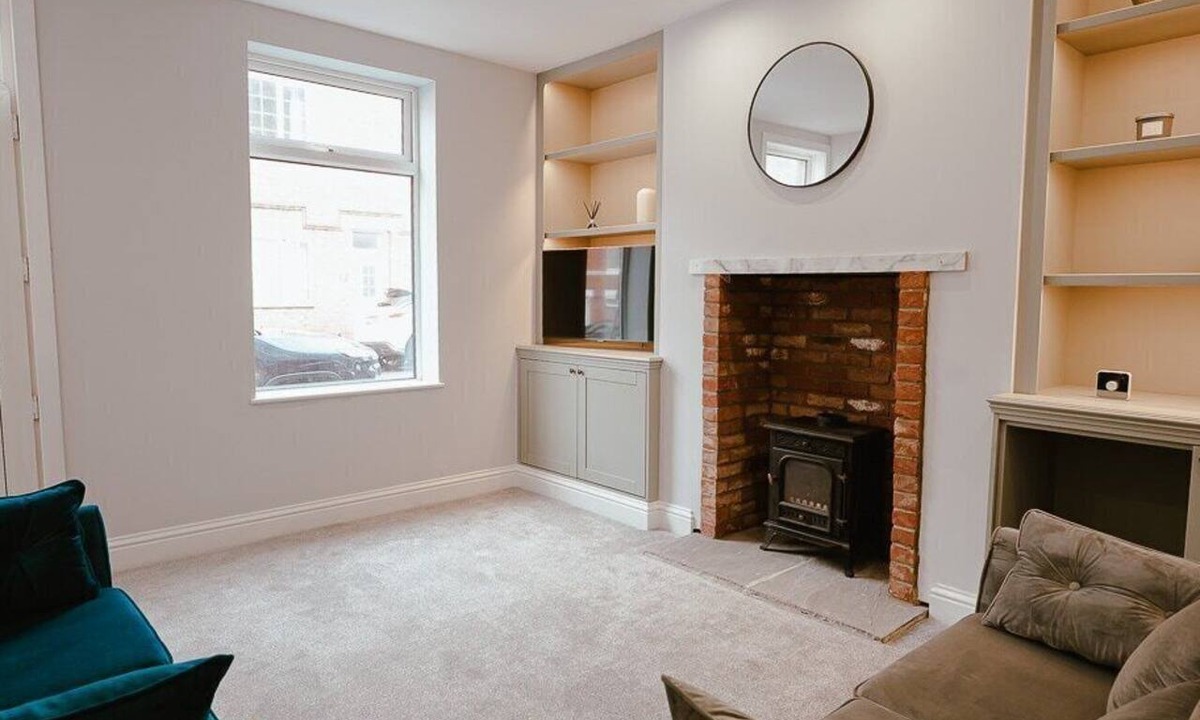 Pontefract House | Charming 3 Bedroom Townhouse - Centrally Located