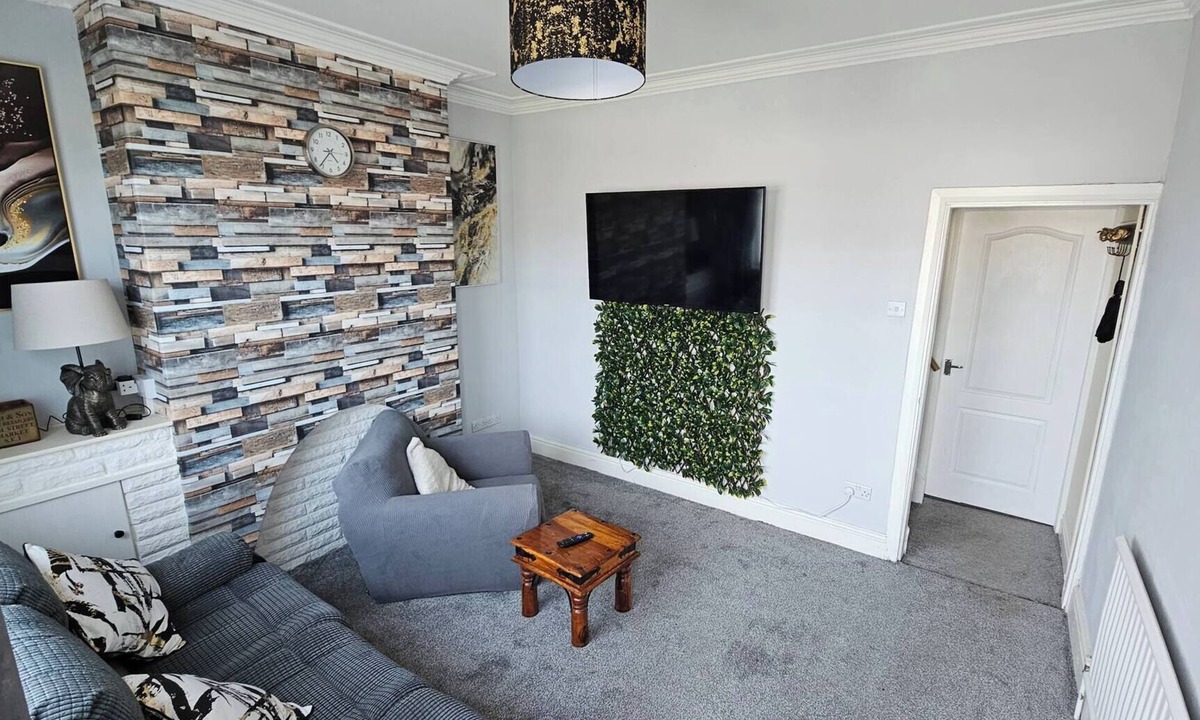 Carcroft House | Charming 3-Bedroom Home in Doncaster, Perfect for Family, Friends & Contractors