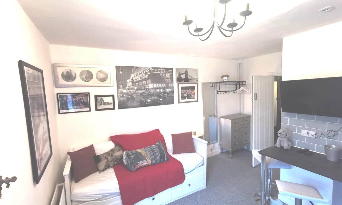 Banbury Apartment | Charming & Cosy Studio - M40 Town & Train 8 mins
