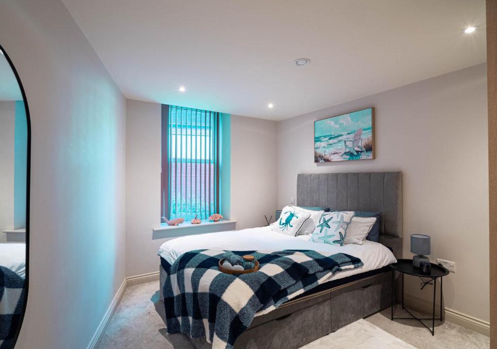 Leeds City Center Apartment | Charming Leeds Stay Sleeps 4 Long & Short Stays Free WiFi
