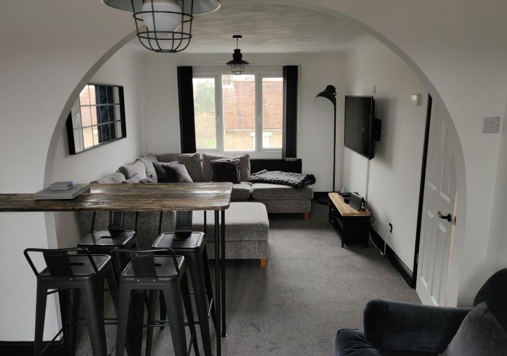 St Neots Apartment | Charming Riverside Apartment in St Neots with Modern Amenities