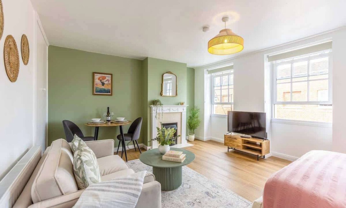 Windsor City Centre Apartment | Charming Studio| Windsor Castle Views By Tempstay
