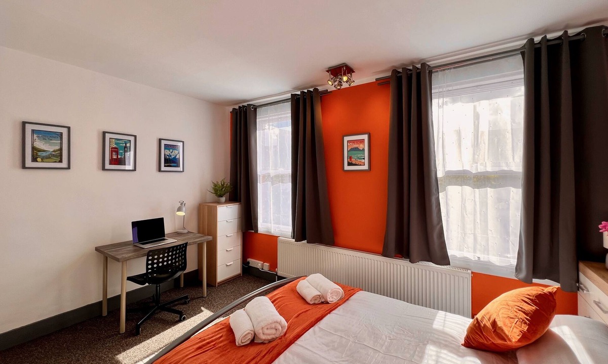 Higham Hill Villa | Charming Victorian Townhouse Walthamstow Sleeps 7