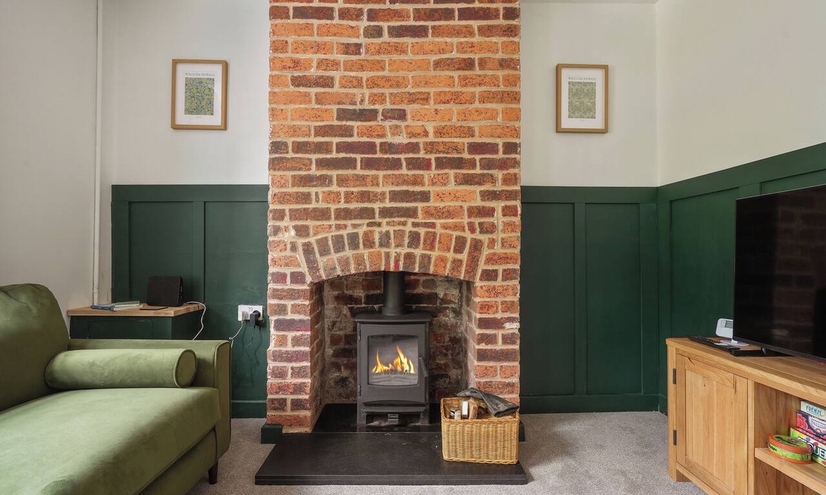 Chesterfield House | Chesterfield 2 Bed, near town, hospital and Peaks