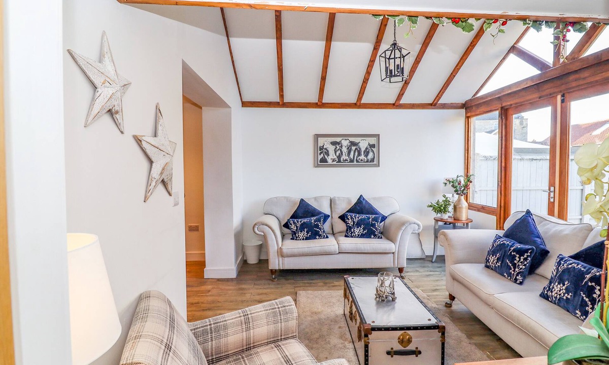Loversall House | CHURCH VIEW COTTAGE, pet friendly, with hot tub in Doncaster