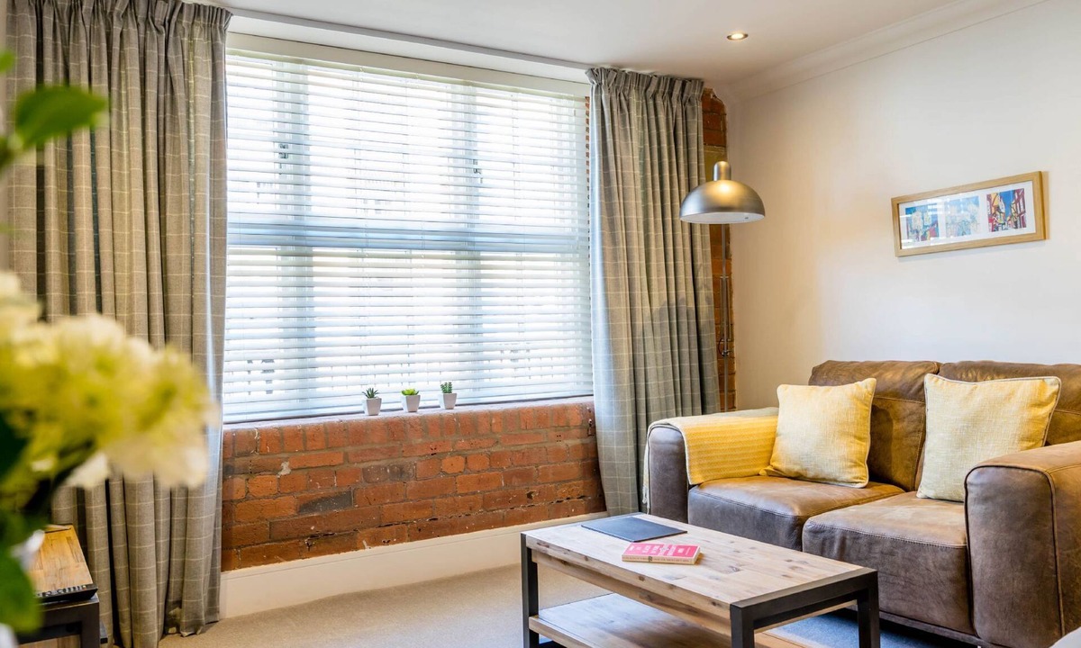 York Apartment | Cocoa Suites 56 - York city centre studio with parking (sleeps 2)
