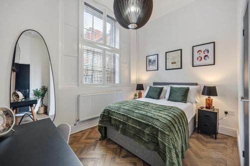 RopeWalks House | Colquitt House - Air Host & Stay - 8BR Sleeps 16