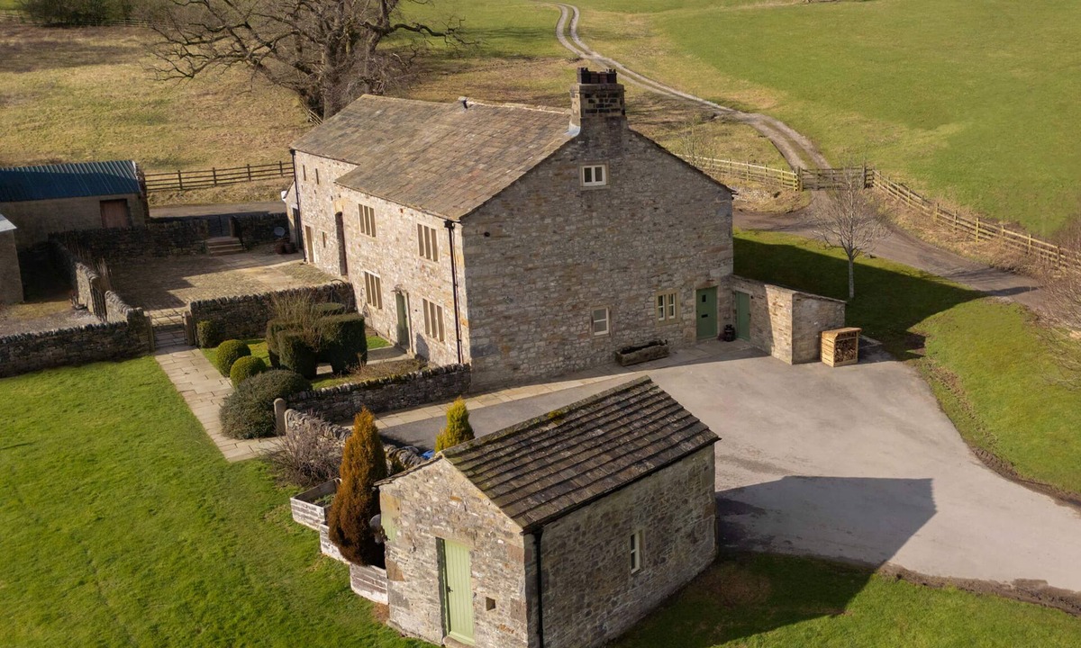 Skipton House | Combining comfort, character, and sustainability, this charming four-bedroom property is the perfect base for families and groups of friends.