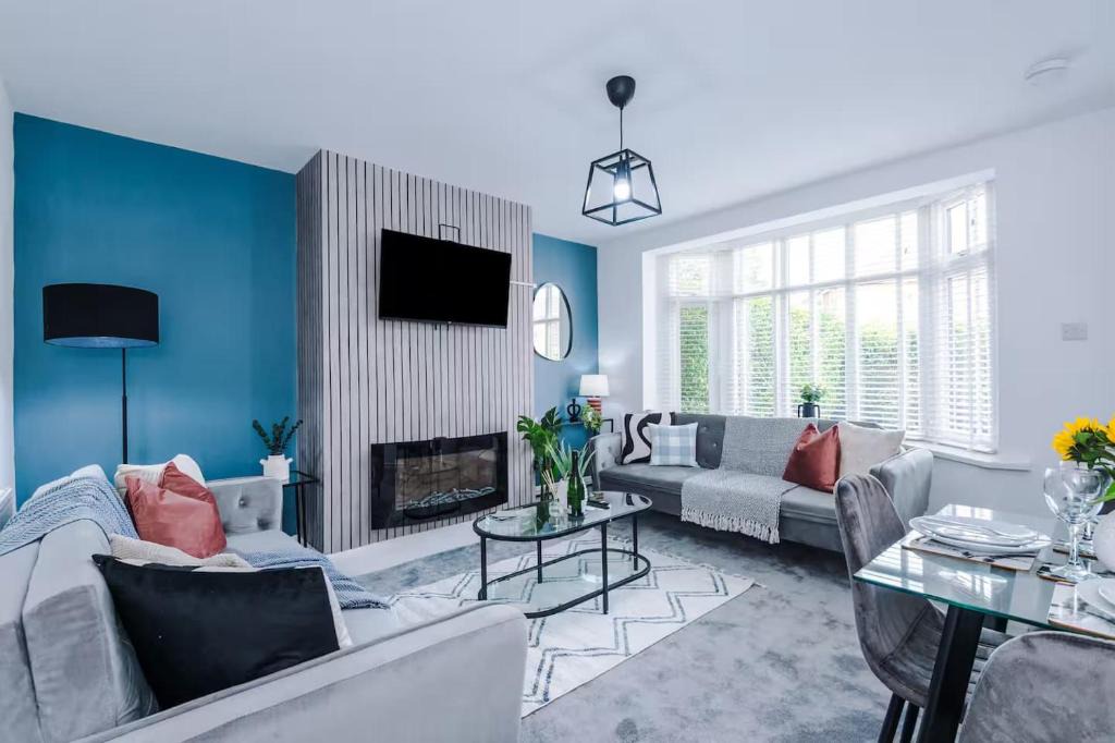 Droylsden House | Comfortable & Spacious 3BR House near Coop Live Arena & Etihad Stadium with free Parking - New Management Since Jan '26
