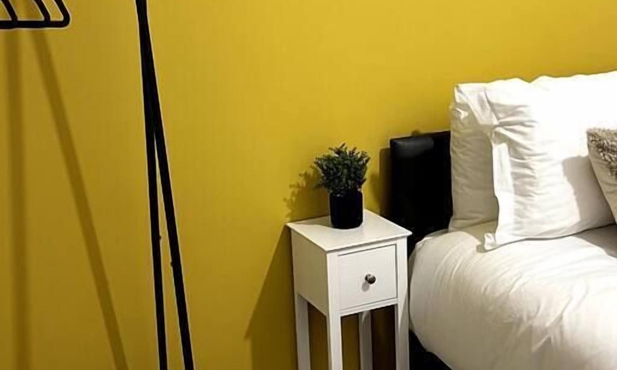 West Bromwich House | Comfy 2-bed home - Contractors and Leisure