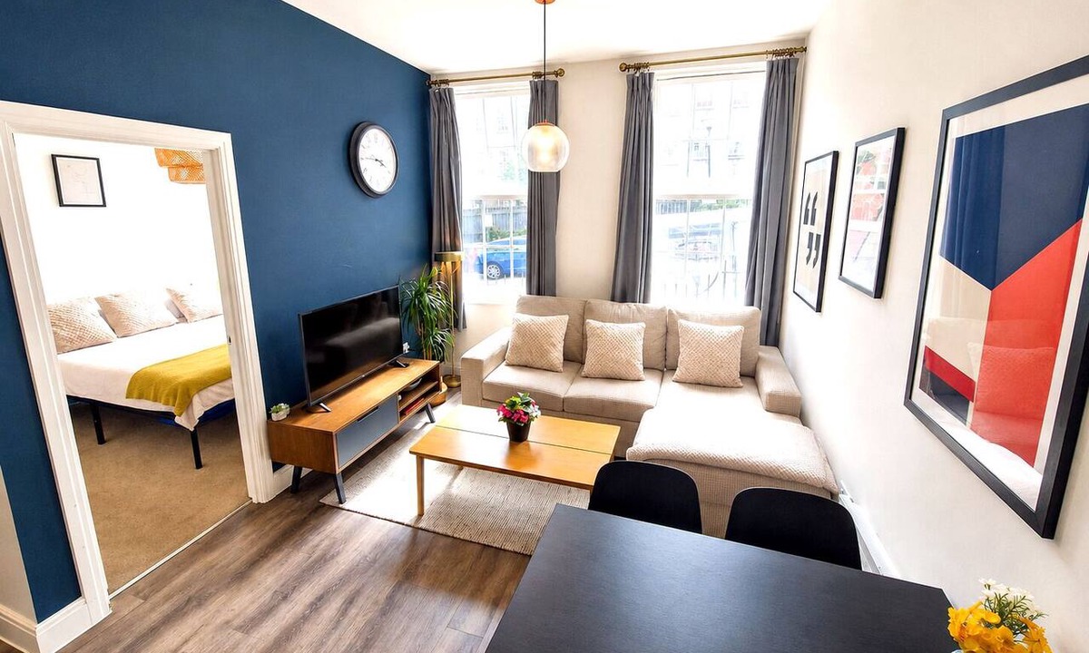 Bristol City Centre Apartment | Comfy Central Flat Near Cabot Circus | Sleeps 4