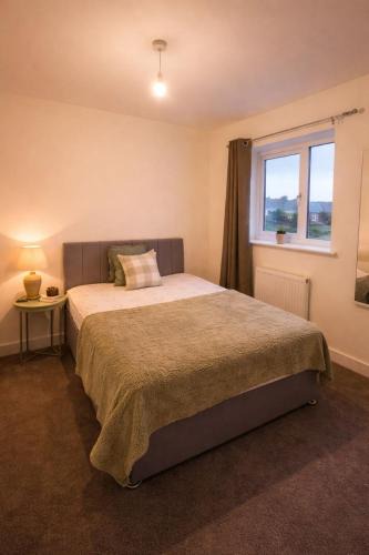 Rotherham House | Contemporary 3-Bedroom Home Quiet Rotherham Location with Parking