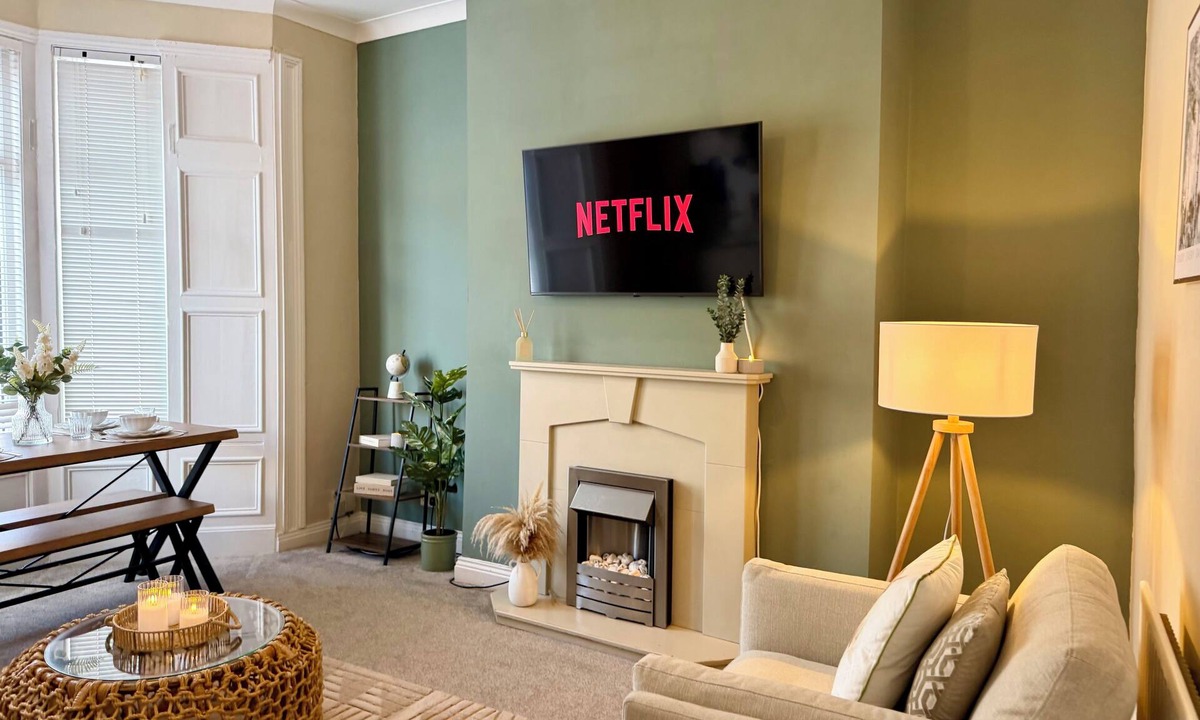 South Shields House | Contractors And Business Stays, 3BR, 1Bath, Full House, Free Parking, Fast WI-FI