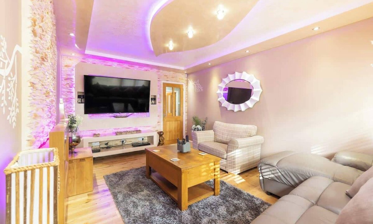 Gamston House | Contractors & Families | Close to NEC, HS2, JLR