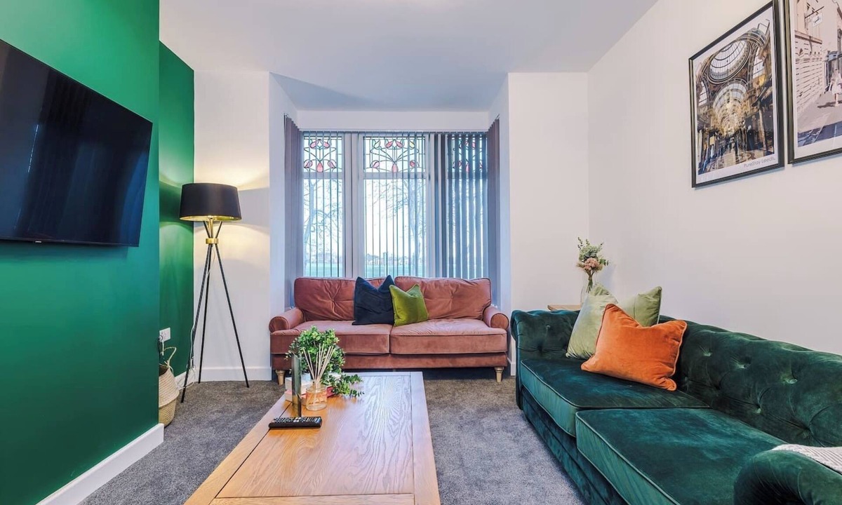 Low Moor House | Contractors | Long Stays | Free Parking
