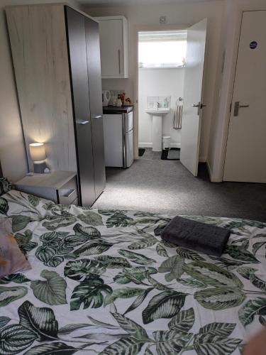 Corby House | Corby En- suite Double Rooms Near Rockingham NN17