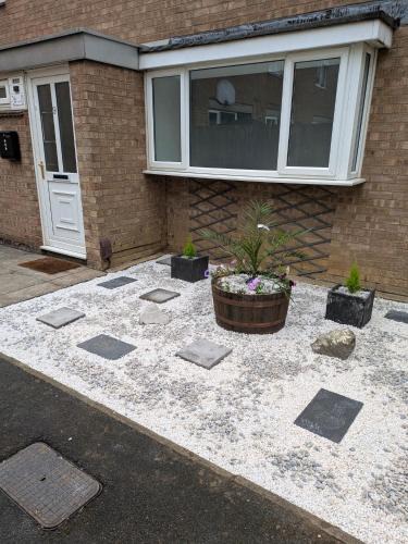 Corby Apartment | Corby Town Long or Short Stay 4 bed 4 bathroom Up to 7 Guests in 4 Rooms