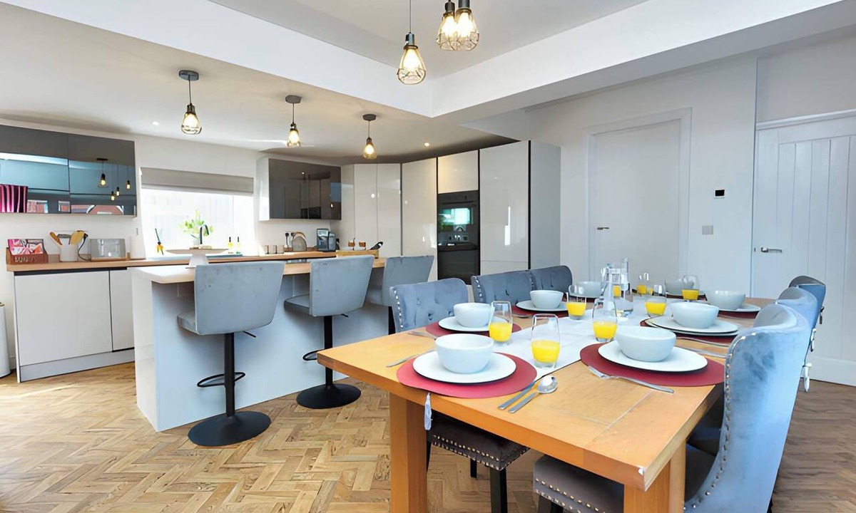 Malpas Cottage | Corner Cottage, Malpas: 4 Bedroom Village House with Parking