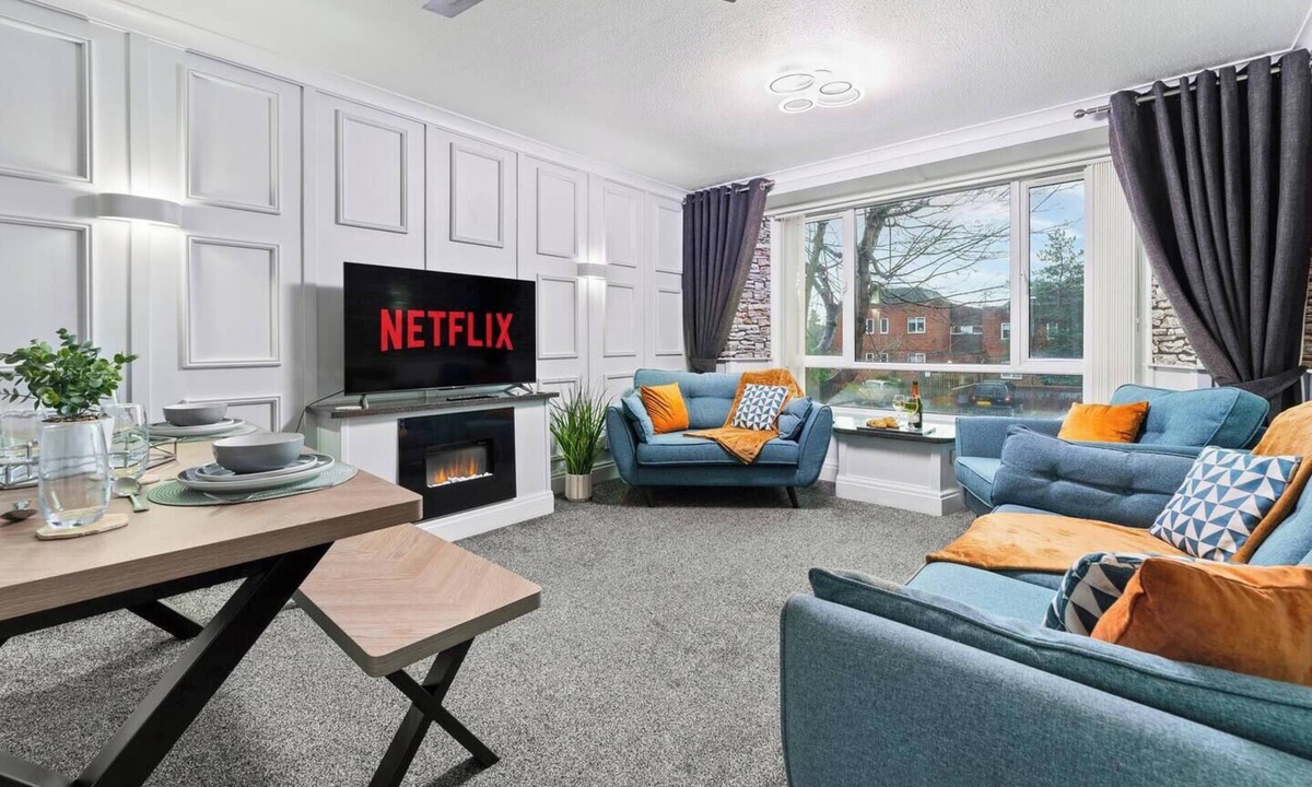 Coleshill Apartment | Cosy 3 Bed Churchill Apartment l Sleeps 4 l Near BHX & NEC