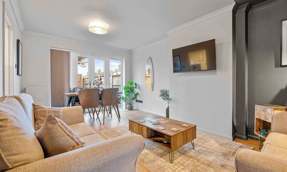 Rugby House | Cosy 3 Bed with Parking