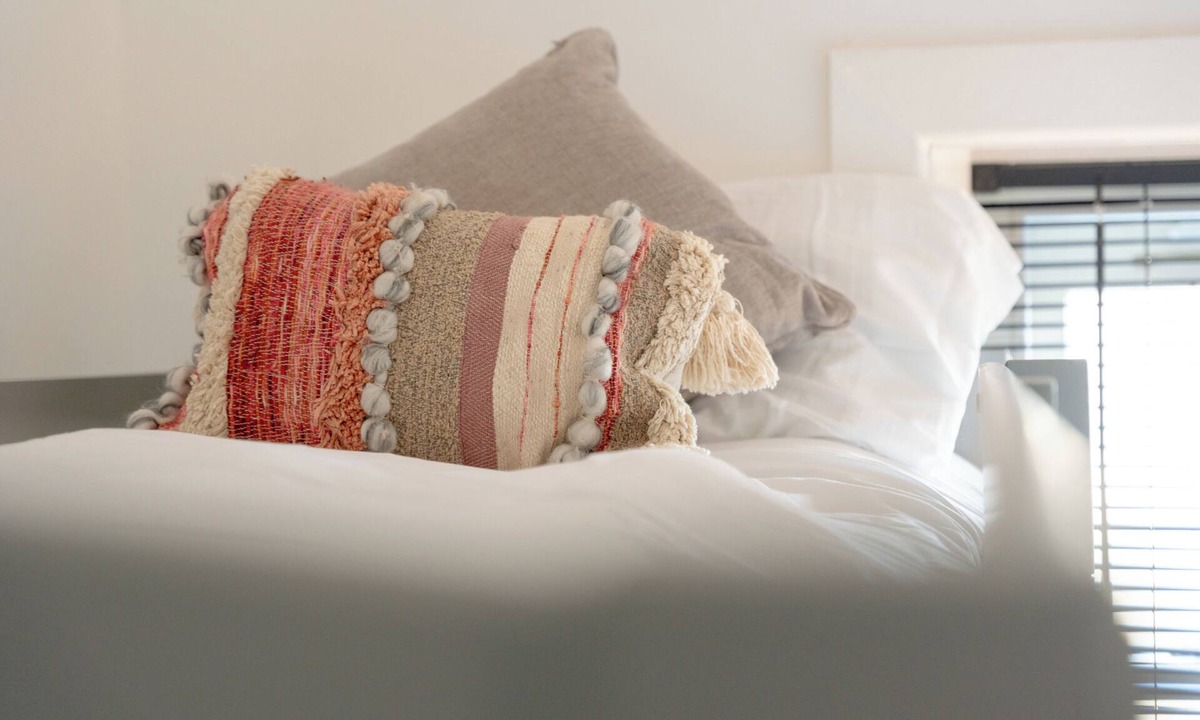 Fence House | Cosy cottage- 2 bedroom- sleeps 6-parking- city centre- perfect for contractors