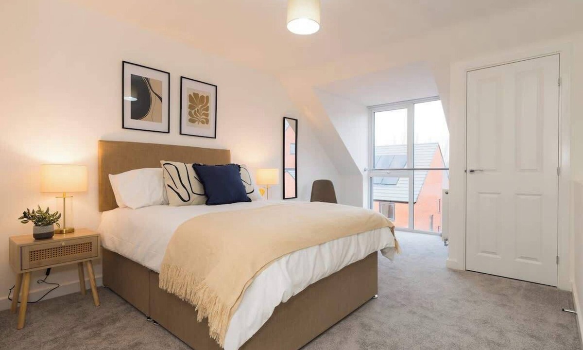 Derby House | Cosy Home | Parking | Royal Derby Hospital