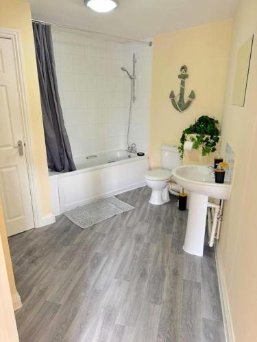 Dersingham Apartment | Cosy Sandringham Stay, Sleeps 3, Parking, Wi-Fi
