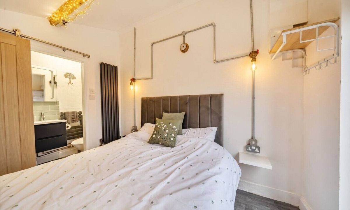 Muston House | Cosy Tiny Home for 2 with Garden · Walk to Filey Beach