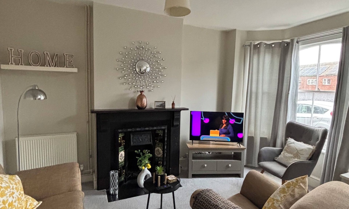 Peterborough House | Cosy Victorian Townhouse