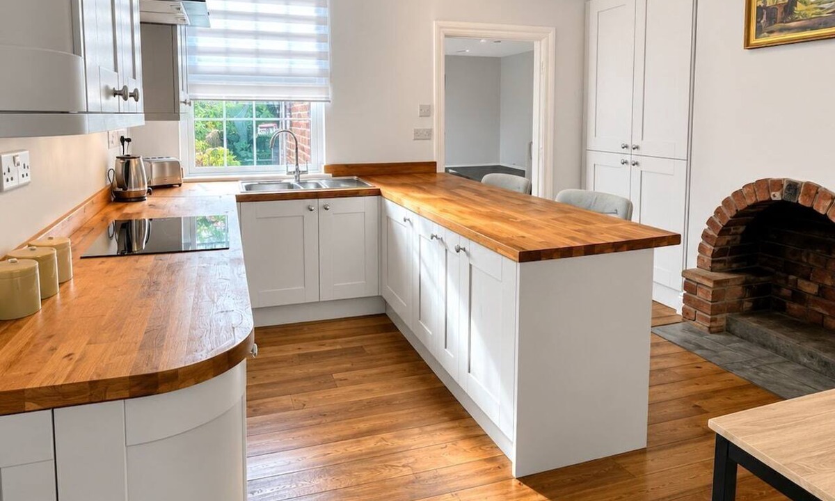Wilmslow House | Cosy Wilmslow House | 2 Bed, 2 Bath