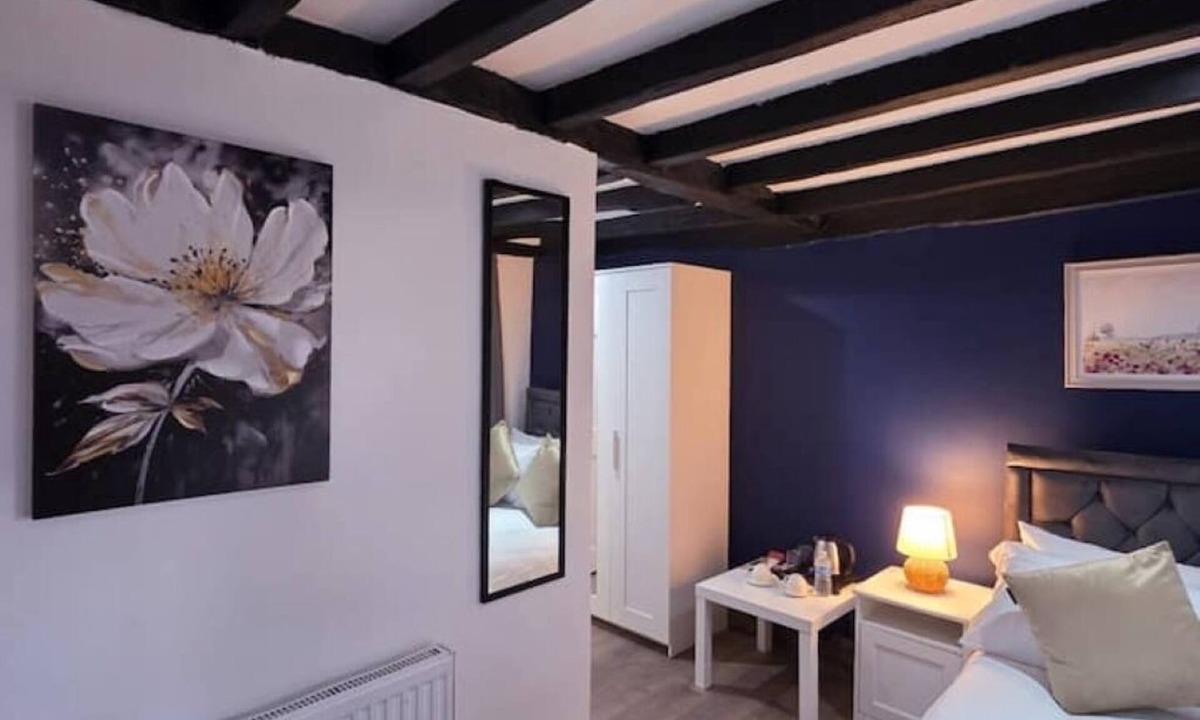 Stotfold Bed & Breakfast | Courtyard Lodge -Room 8 on suite