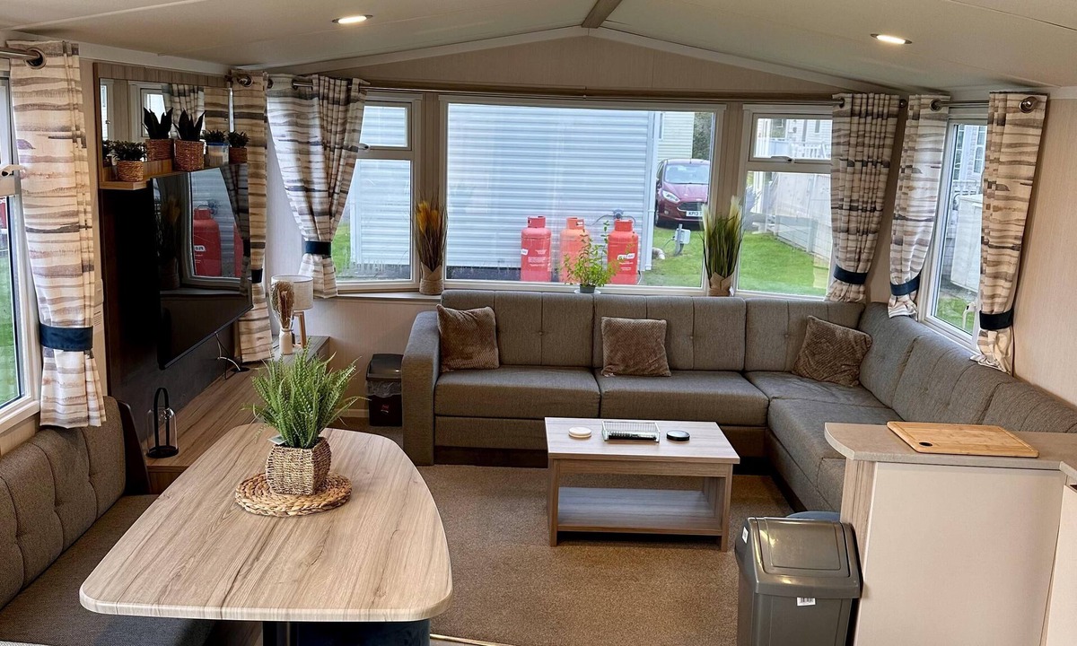 Skegness Cabin | Cozy Coastal caravan in Skegness