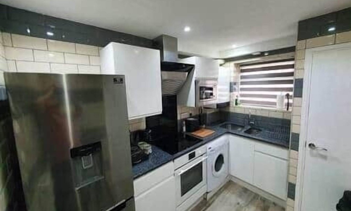 Luton Apartment | Crash pad in Luton Town