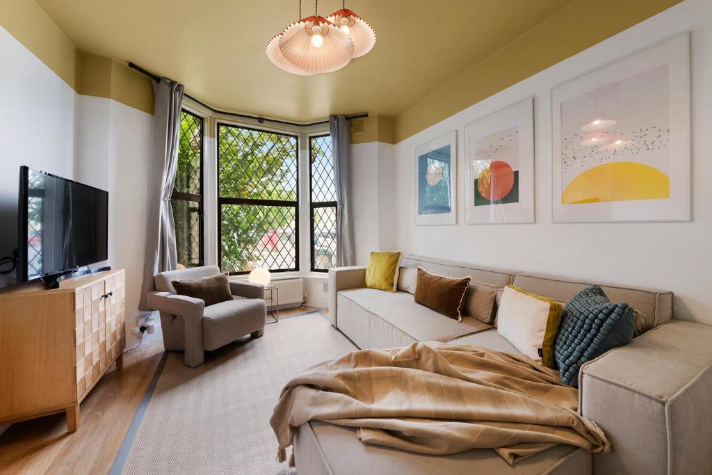 Tollington Apartment | Crouch Hill Charms by MoreThanStays