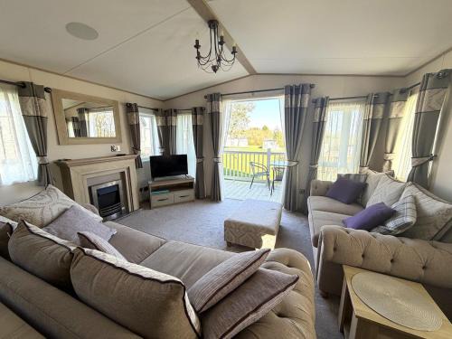 Hay-on-Wye House | Deer View Escape - 8 Berth Retreat - Malvern View Holiday Park
