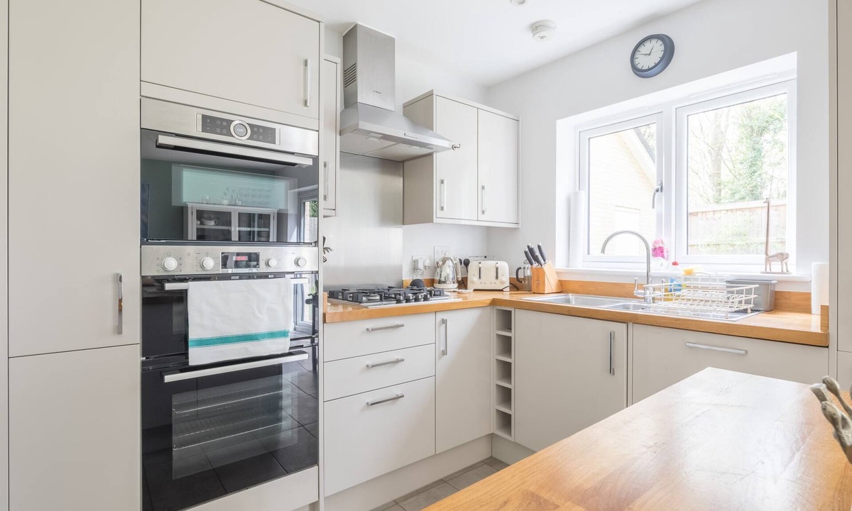 Duxford House | Detached 4-Bed home - Idyllic Village