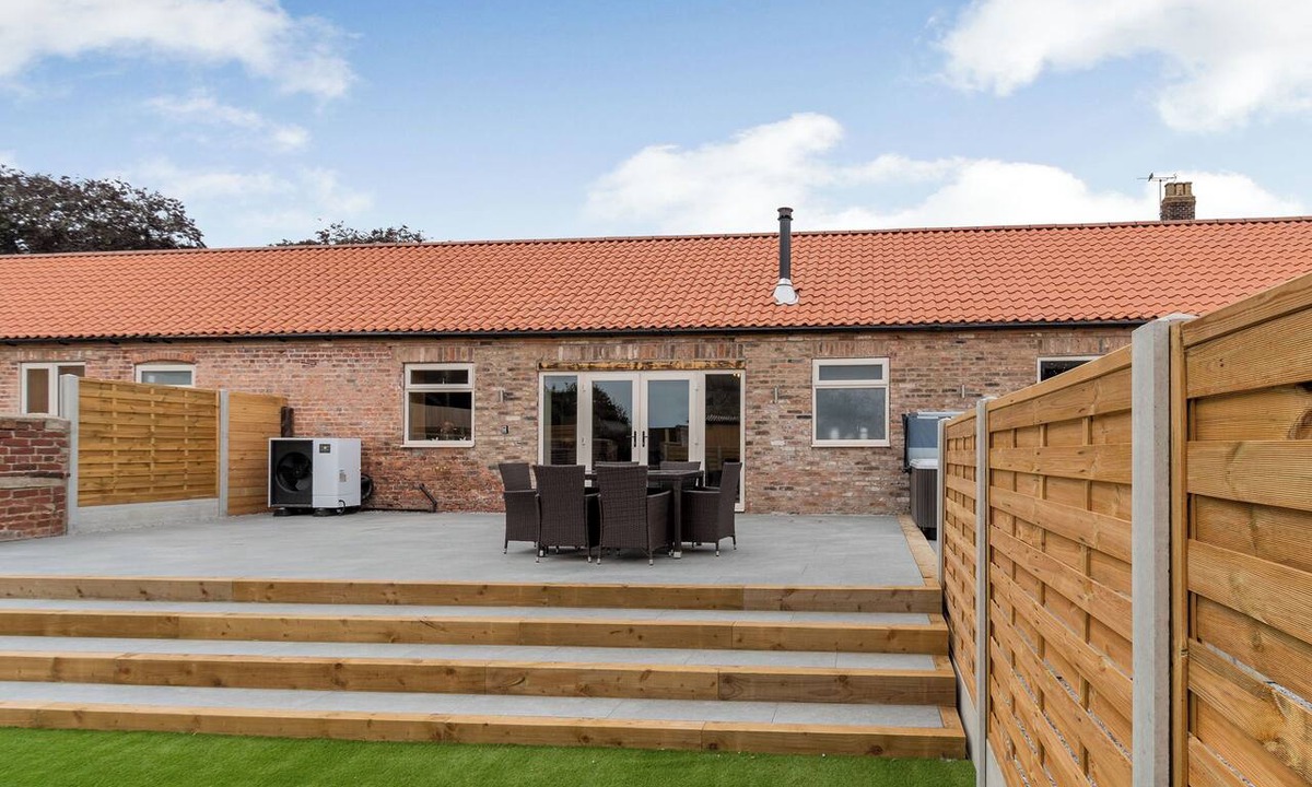 Driffield Cottage | Dip Tub Den - UK35989