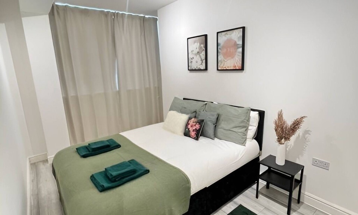 Thornton Heath Apartment | 🌟 Discover London: Elegant One Bedroom Flat Near Crystal Palace 🏡✈️