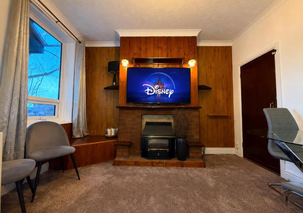 Doncaster House | Doncaster City-Edge Home - Fast Links to Station, A1M & DRI