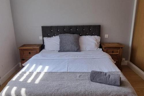 Doncaster House | Doncaster Dream House Retreat- Sleeps 9