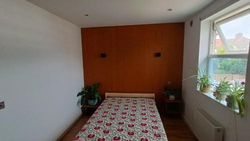 Bensham Manor House | Double bed, ensuite, off street parking