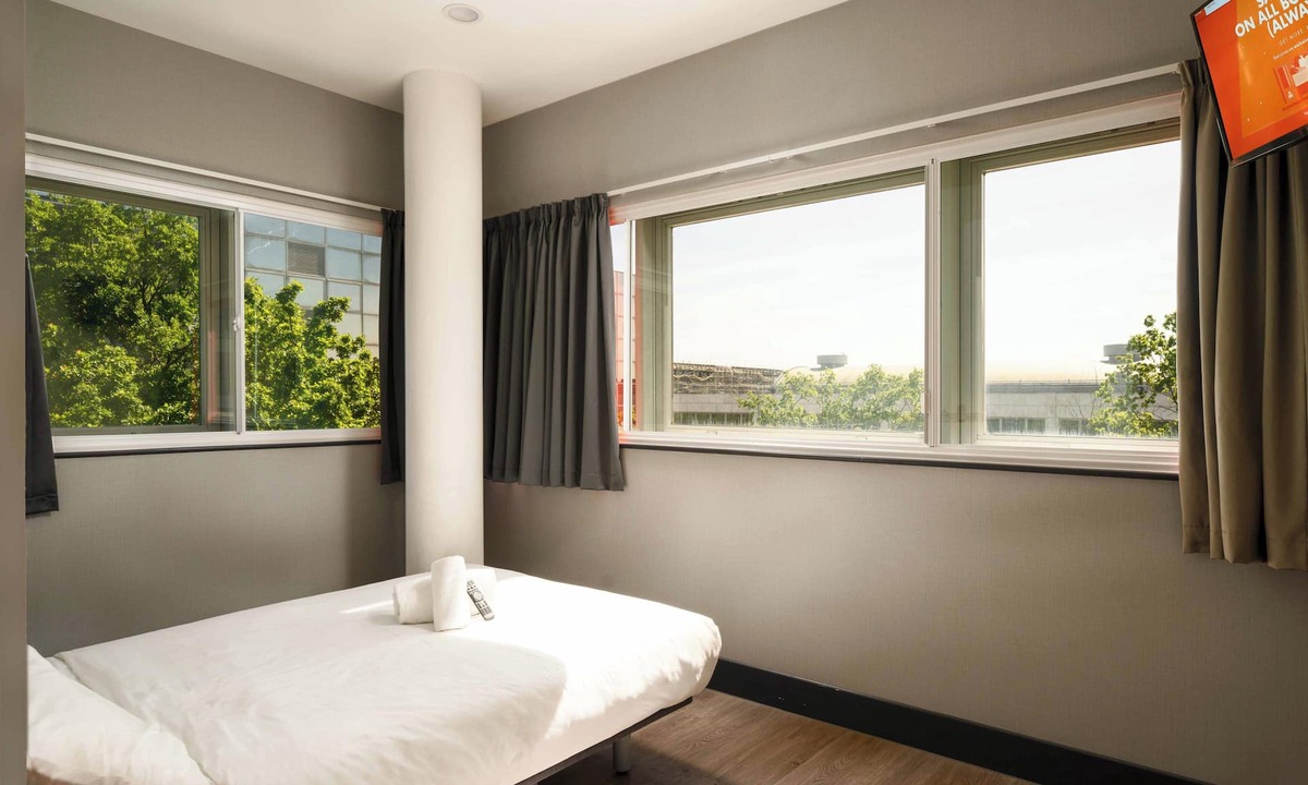 Central Milton Keynes Hotel | easyHotel Milton Keynes