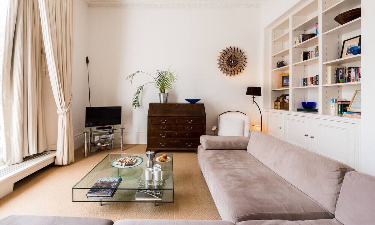 Campden Apartment | Elegant Kensington Apartment by Hyde Park