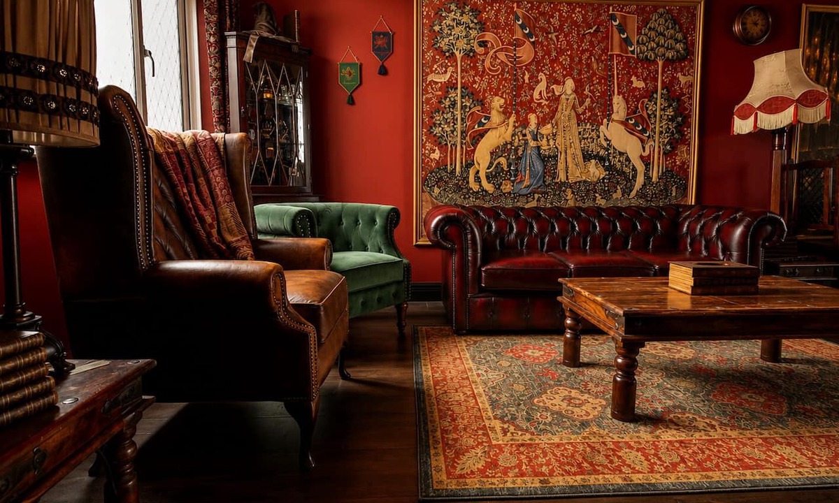Abbots Langley House | Escape Ordinary, Enter Magical. The Lion's Den (Close to Warner Brothers Studio)