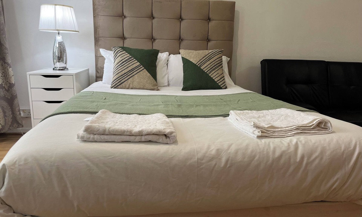 Weavers Apartment | Extra Large Bedroom With Balcony in Zone 2