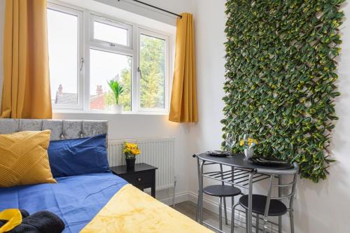 Luton Apartment | F3 Modern Studio Flat - Prime TV - Parking - Wi-Fi