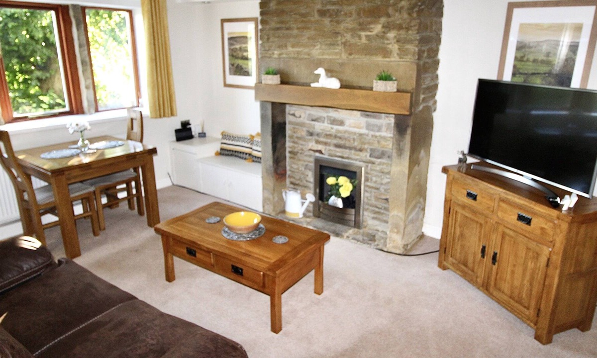 Honley House | Fabulous former weaver's cottage looking out over the Holme Valley
