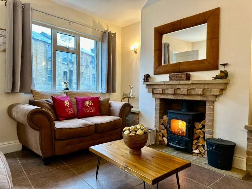 Stamford House | Fallow Cottage, 3 Bedrooms, Woodburner - Heart of Stamford by Belmont Places